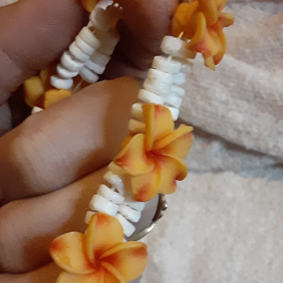 Shell Flower Bracelet - Picture 5 of 5